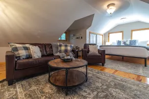 Lakefront Loft with Sauna, Heirloom Vacations - Image 2