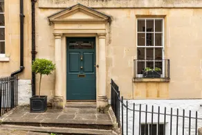 Grand Georgian Townhouse with Garden - Image 5