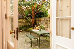 Grand Georgian Townhouse with Garden - Image 4