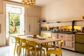 Grand Georgian Townhouse with Garden - Image 3