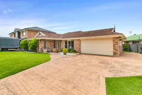 Newly Renovated | Caves Beach, Sleeps 8 - Image 2