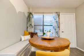 Boho Bungalow near DT Fayetteville & UofA - Image 5