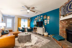 Boho Bungalow near DT Fayetteville & UofA - Image 2