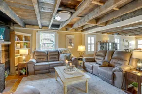 Walk to Beach: Historical Fredericksburg Home - Image 4