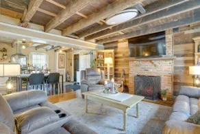 Walk to Beach: Historical Fredericksburg Home - Image 5