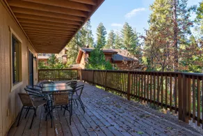 Yosemite West Home Inside Park Gates Sleeps 6 - Image 3