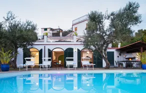 Villa Chez Piè Panoramic Views Pool and Guest Services - Image 2