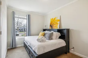 Sunsets & Serenity: Port Clinton Waterfront Stay 3 Bedroom Home - Image 2