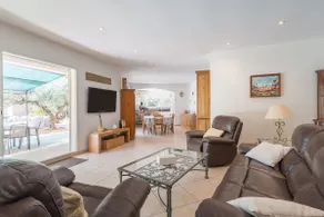 Quiet Villa, Not Overlooked - Image 4