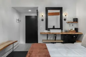 Lincoln Boutique Motel- Lower King #3 - Image 3