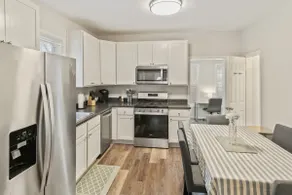 Beautiful Updated Home near Great Lakes Naval Base - Image 2