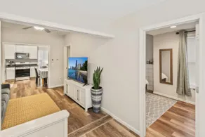 Beautiful Updated Home near Great Lakes Naval Base - Image 5