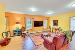 Near Historic Sites: Bright Hyde Park Guest Suite - Image 4