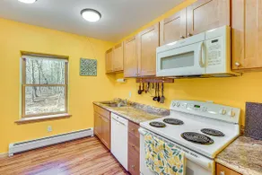 Near Historic Sites: Bright Hyde Park Guest Suite - Image 2