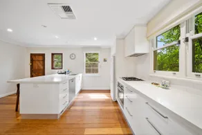 Comfortable 3-Bed Haven Near Canberra Attractions - Image 4