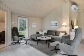 Lovely Holiday Home With Wilderness Bath And Space For 8 People - Image 4