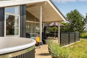 Lovely Holiday Home With Wilderness Bath And Space For 8 People - Image 2