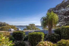 The Lakeside Garden - Image 4