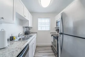 2 BD Condo - Sleeps 4 - Palm Wave Stays - Image 5