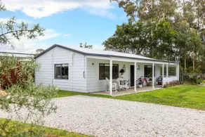 Callala Bay Gem - Jervis Bay - Pet Friendly Getaway with Spa - Image 2