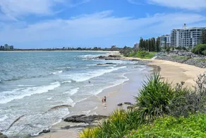 Coastal Escape | Rooftop Pool & Beach Walks - Image 5