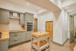 Host & Stay - Temple Terrace - Image 2