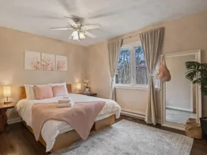 Cozy 2 Bedroom Home w/ & Parking - Image 4