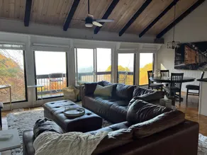 Incredible Pet Friendly Home with Mountain Views! - Image 2