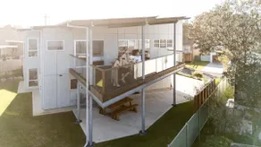 Rennies Beach House - Luxe Coastal Stay - Image 5