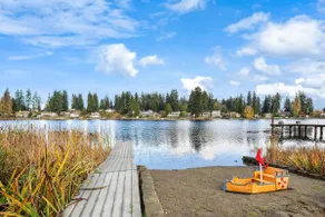 Serene Waterfront Escape w, Amazing View & Hot Tub - Image 3