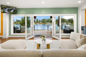 Serene Waterfront Escape w, Amazing View & Hot Tub - Image 4