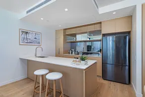 Luxury Stay in Hemingway Palm Beach - Image 2