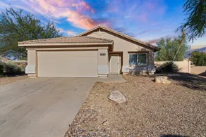 4 Bedroom Retreat in the Heart of Oro Valley - Image 2