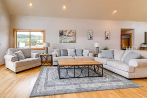 Vineyard Farmhouse in Oakland w/ Hot Tub! - Image 5