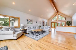 Vineyard Farmhouse in Oakland w/ Hot Tub! - Image 4