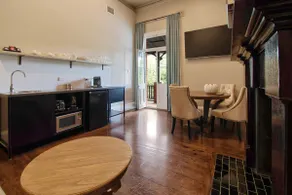 The Houston Suite | Penthouse Apartment Wagga - Image 3