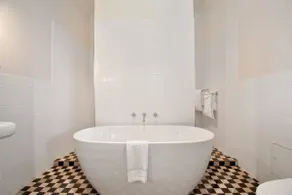 The Houston Suite | Penthouse Apartment Wagga - Image 4