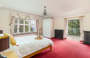 Luccombe Chine House - Rare Find - Spectacular Secluded Coastal Manor, Breathtaking Ocean Views short drive to Shanklin or Ventnor Beach - near Shanklin Old Village - Image 4