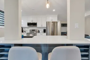 10min>17th Ave:2Bdrm:900ft²:FREEParking:Laundry - Image 2