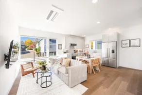 Modern 2024-Built Townhome Near Hospitals & DT - Image 2