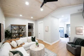 Walkable thru Historic District and Downtown - Image 2