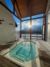 Panorama Stay- Banff Gate, Hot Tub, BBQ, Parking - Image 2