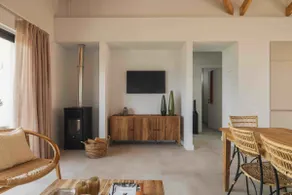 Seaview Retreat - Starlink Internet - Image 5