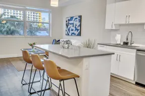 Trendy One Bedroom Getaway Steps from Biscayne - Image 4