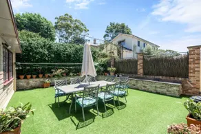 Charming House in Woolwich - Image 2