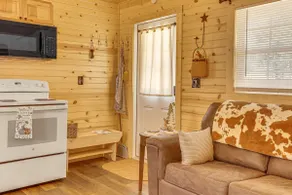 On 40 Acres: Charming Cabin in Zanesville! - Image 5
