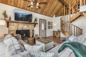 King Bed, Mountain Scenes, Hot Tub, Pet Friendly - Image 2