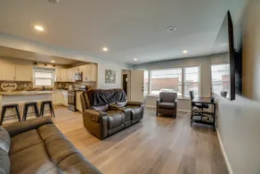 4 Mi to Lake Michigan: East Chicago Home w/ Grill - Image 4