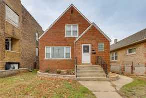 4 Mi to Lake Michigan: East Chicago Home w/ Grill - Image 3
