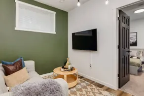 ”Jade” 2 bdrm.King & Queen Bed! - Image 3
